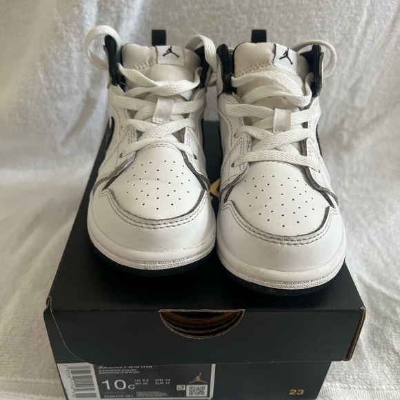 Jordan Kids White and Black Sneakers - Picture 1 of 4